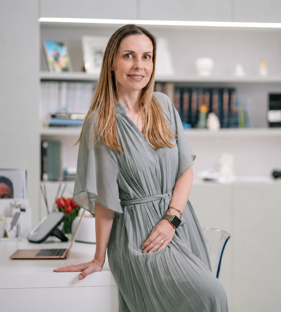 Dr Ana Silva Guerra standing inside the clinic
